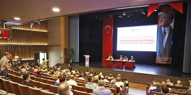 CHP yöneticileri KHK'lılar ile bir araya geldi