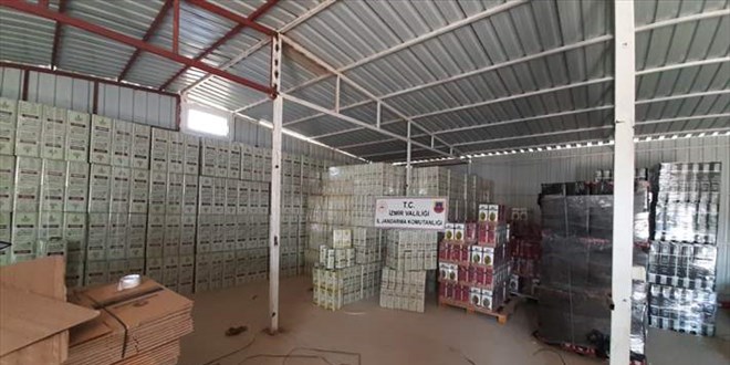 İzmir'de 3 bin 560 litre taklit sıvı yağ ele geçirildi