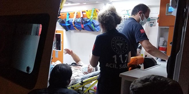 KADES'ten yardım istedi, polisi beklerken kocasını bıçakladı