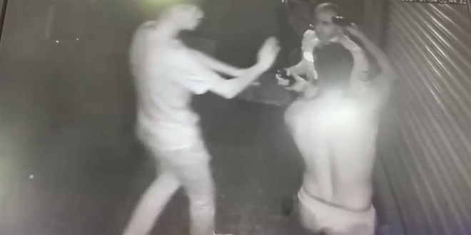 İstanbul'da dehşet anları: Bekçinin başına silah dayadı