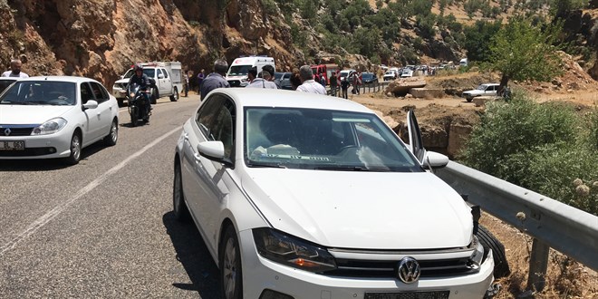 HDP'li eski vekil aracıyla kaza yaptı: 7 yaralı