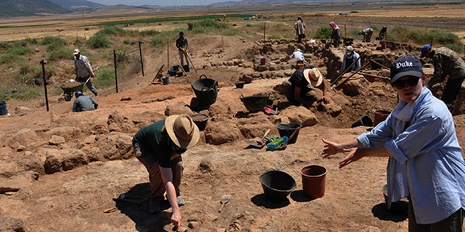 Zincirli Höyük'te, Demir ve Orta Çağ eserleri bulundu