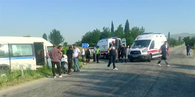 Tarım işçilerini taşıyan servis kaza yaptı: 2 kişi öldü 9 kişi yaralandı