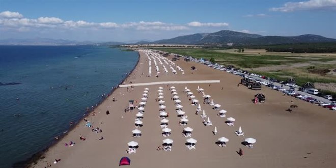 Konya'nın 'denizi' Karaburun Plajı'nda tatilci yoğunluğu