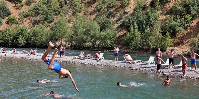 Tunceli'de plaj keyfi