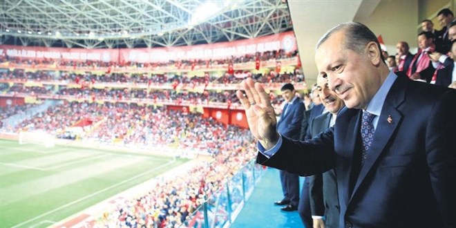 Erdoğan Lefkoşa'da yeşil sahaya çıkıyor