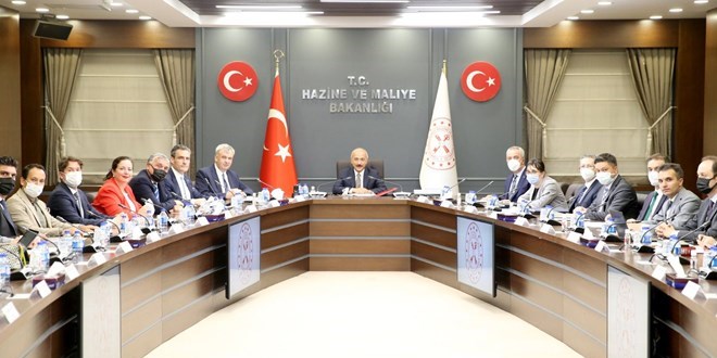 Bakan Elvan, üst düzey yöneticilerle bir araya geldi