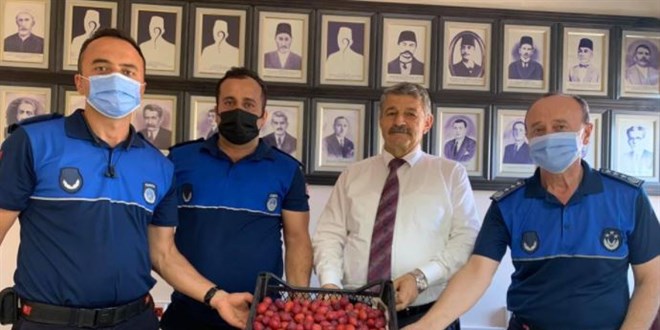 Belediyeye gönderdiği mektupla mürdüm eriği istedi