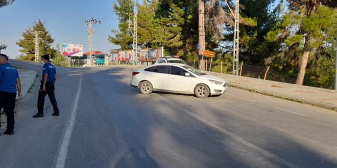 Şüpheliyi eve gitmekte olan polis memuru yakaladı