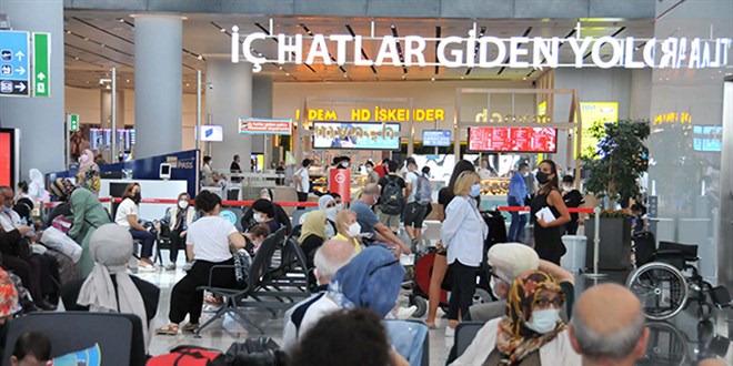 İstanbul Havalimanı'nda tatil yoğunluğu erken başladı