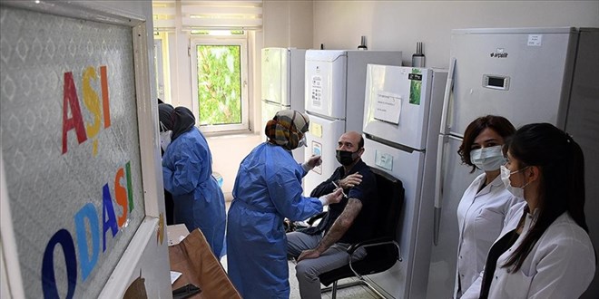 Aile Hekimi ve aile sağlığı çalışanlarına ek ücret kararı Resmi Gazetede