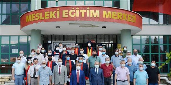 Karabük'te mesleki eğitim merkezleri, ilk lise diplomalı mezunlarını verdi
