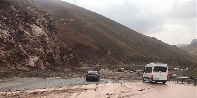 Van-Hakkari karayolu ulaşıma kapandı