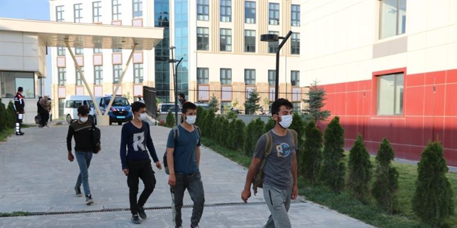 Niğde'de kaçan göçmenler KYK yurtlarına yerleştirildi