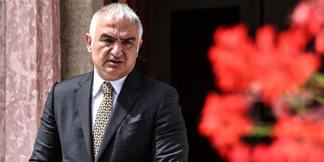 Bakan Ersoy: Pandemi ile mücadele ön yargılarla olmaz