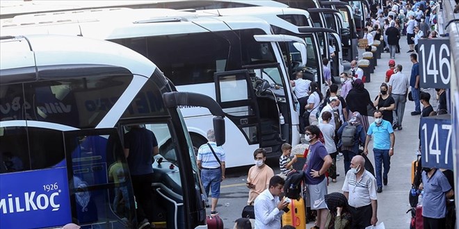 Havalimanları ve otogarlarda bayram hareketliliği yaşanıyor