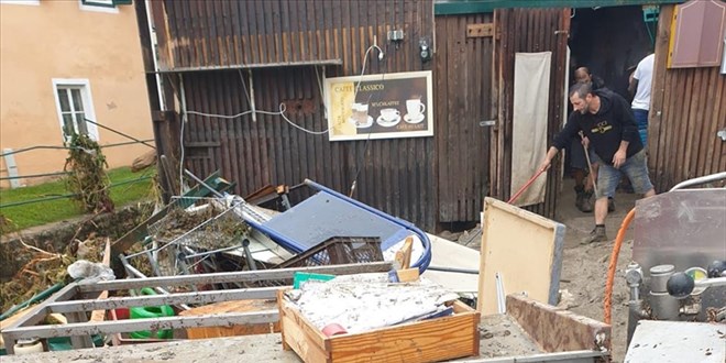 Sele kapılan Türk çiftin hayatını Avusturyalı komşusu kurtardı