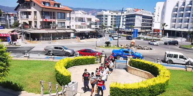 Yunanistan'a kaçmaya çalışan 3 FETÖ şüphelisi yakalandı