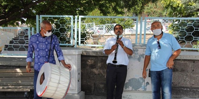 Nevşehir'de eşinden boşandı, davul zurnalı kutlama yaptı