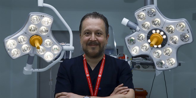 Prof. Dr. Oğuztürk: Sarılma veya el öpmeden uzak kalalım