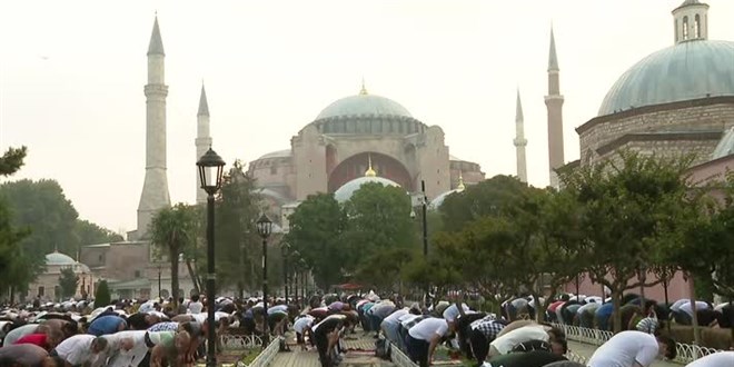 Ayasofya-i Kebir Cami-i Şerifi'nde ikinci kez Kurban Bayramı namazı eda edildi
