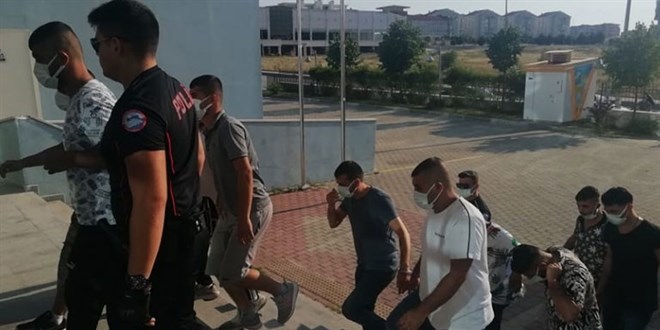 Polis silahl saldry nledi: 12 gzalt