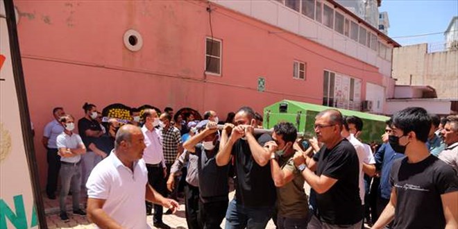 Trafik kazasında hayatını kaybeden sağlık çalışanı toprağa verildi