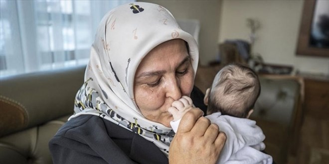 Koruyucu anne olan AK Parti'li vekil: Bebek gelince eim 10 ya genleti