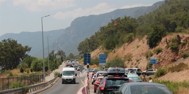 Gelmeyin artık! O ilin dört bir tarafında trafik kilitlendi