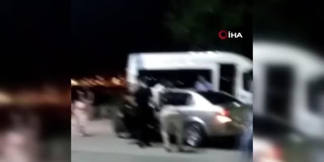 Çocuğa çarpan alkollü sürücüyü durdurup dövdüler