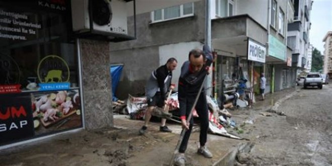 Arhavi'de yaklaşık 450 kişi tahliye edildi
