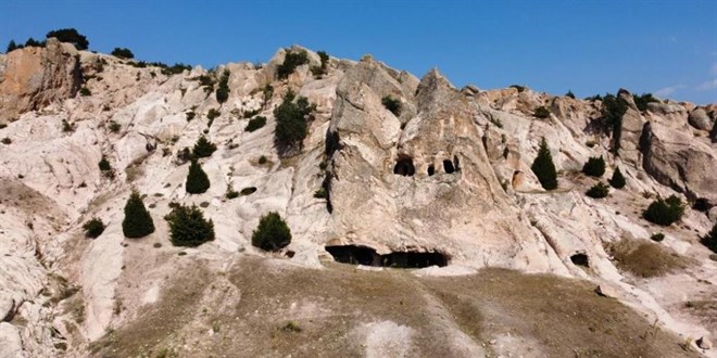 Kurudere mağaraları ve peri bacaları keşfedilmeyi bekliyor