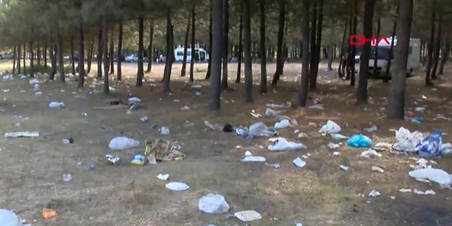 İstanbul'da utandıran görüntü! Piknikçilerden geriye çöp yığınları kaldı