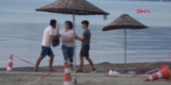 Kadın ile erkek plajda tekme- tokat kavga etti