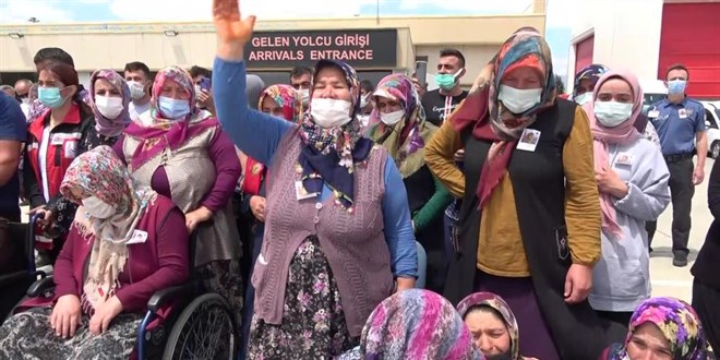 Yakınları şehidi böyle karşıladı: Dimdik ayaktayız. Vatan sağolsun