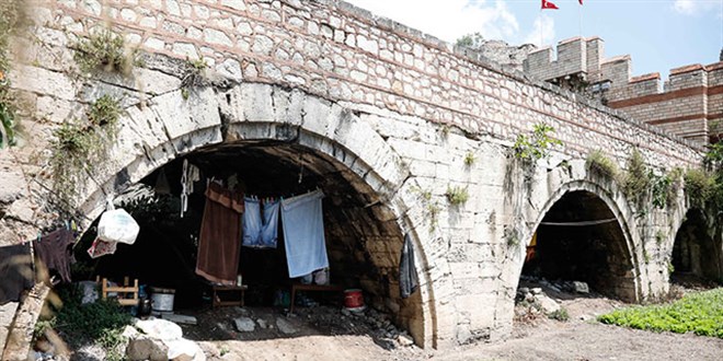 Orta Çağ'dan kalma 4 köprüsü yıkılmaya yüz tutmuş durumda
