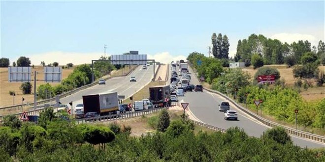 Trafik 7 ilde durma noktasına geldi, art arda kazalar yaşandı