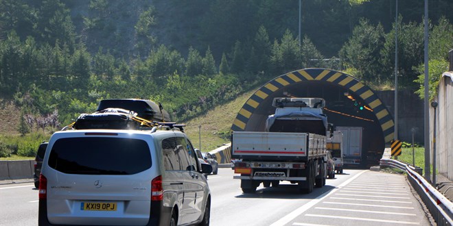Bayram tatilinde Bolu Dağı Tüneli'nden 865 bin araç geçti