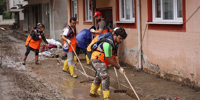 Rize ve Artvin'de selin izleri siliniyor, kayıp 3 kişi aranıyor