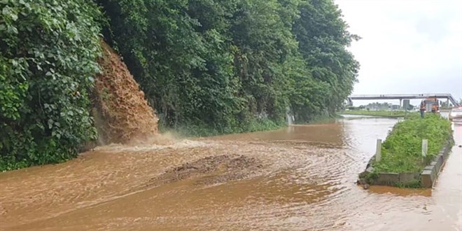 Rize ve Artvin'de beklenen yağış başladı