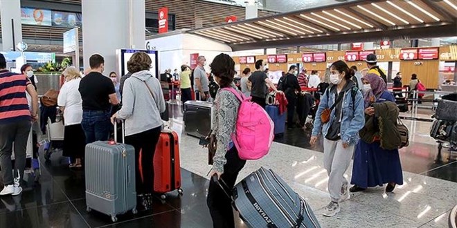 İstanbul havalimanlarında bayram tatili dönüşünde yolcu ve uçuş sayısı rekorları kırıldı