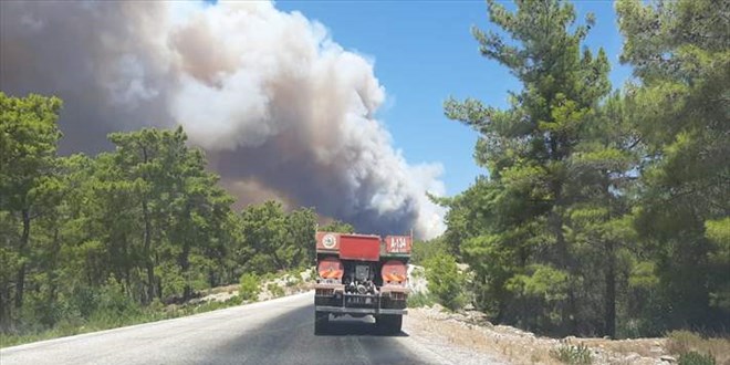 Manavgat'ta orman yangını: 3 mahalle boşaltıldı