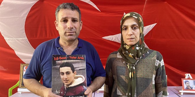 PKK'dan kaçan Mustafa, evlat nöbetindeki ailesiyle görüştü