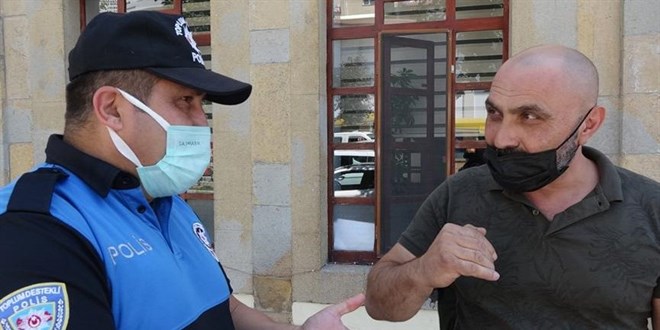 Maske takmayan gurbetçiden polise: Koronaya inanmıyorum
