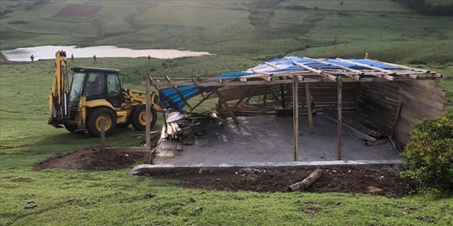 Perşembe Yaylası'ndaki kaçak yapılar yıkıldı