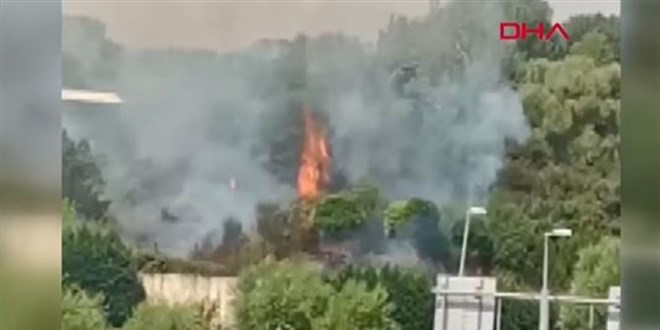 Esenler'de askeri kışladaki ağaçlık alanda yangın