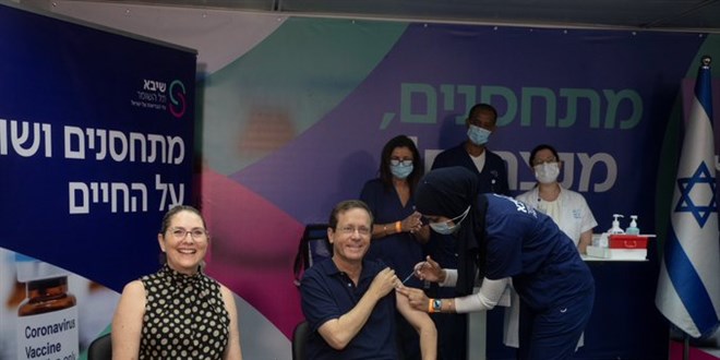 İsrail Cumhurbaşkanı üçüncü doz Biontech aşısını oldu