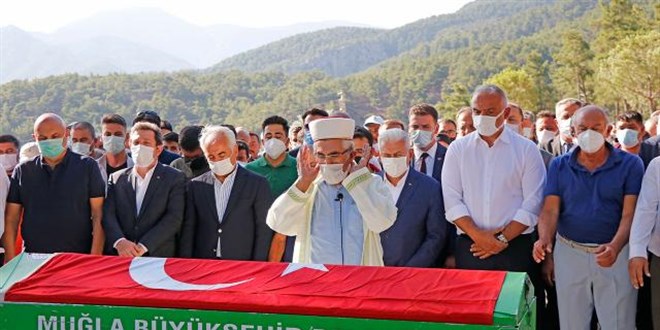 Ekiplere su taşırken hayatını kaybeden Şahin toprağa verildi