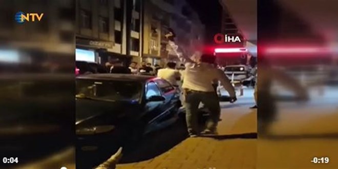 Trafikte terör estiren magandalar, yol kapatıp halay çekti