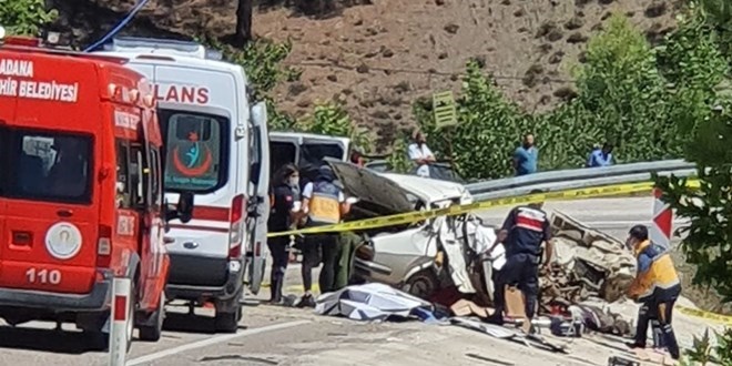 Düğün yolunda kaza, aynı aileden 5 kişi öldü